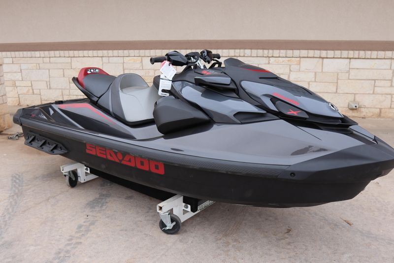 2025 SEADOO GTRX 300 WITH SOUND SYSTEM ECLIPSE BLACK AND DEEP MARSALA 