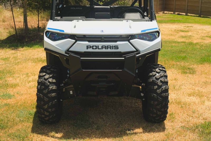 2024 POLARIS RANGER XP KINETIC ULTIMATE in a WHITE exterior color. Family PowerSports (877) 886-1997 familypowersports.com 