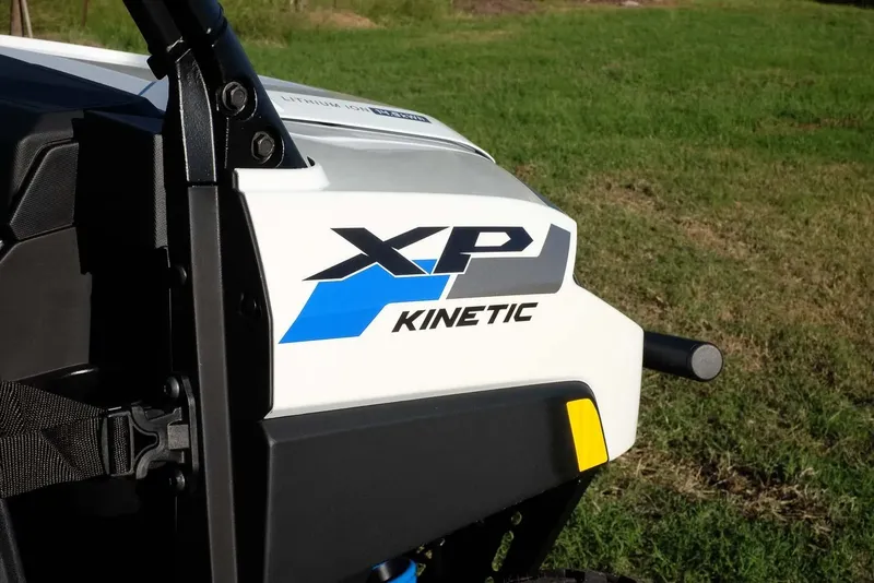 2024 Polaris RANGER XP KINETIC ULTIMATE ICY WHITE PEARLImage 3