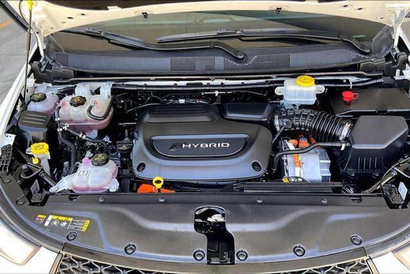 Used 2023 Chrysler Pacifica Hybrid LimitedImage 9