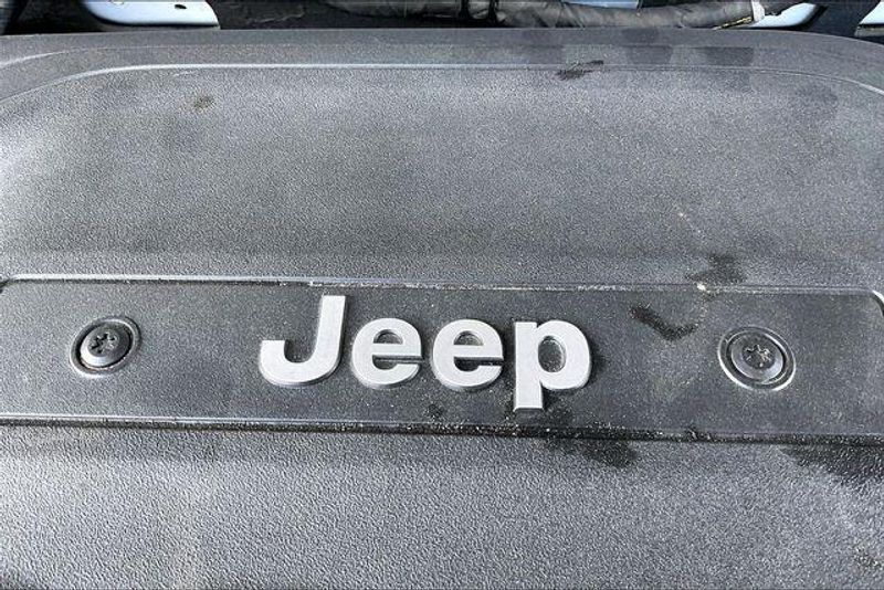 Used 2019 Jeep Cherokee LimitedImage 32