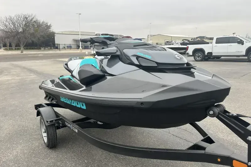2025 SEADOO GTR 230 WITH SOUND SYSTEM ECLIPSE BLACK AND REEF BLUE 