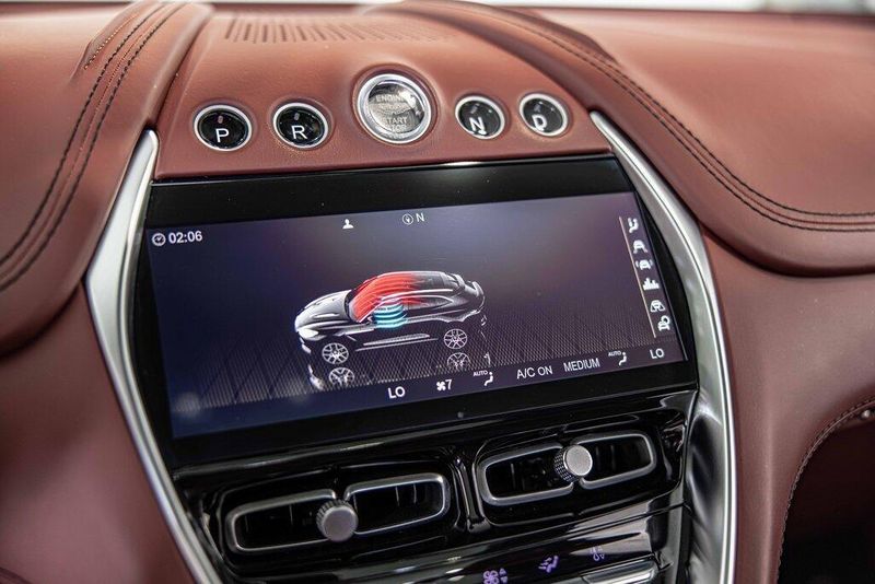 2021 Aston Martin DBX AM8 photo 26