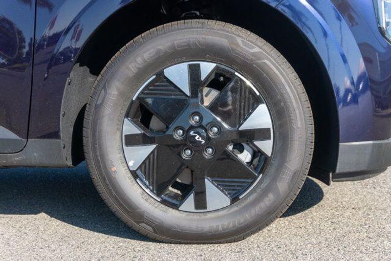 New 2026 Kia Carnival Hybrid LXSImage 9