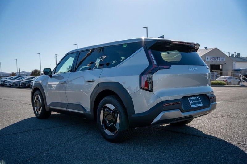 New 2026 Kia EV9 LightImage 5