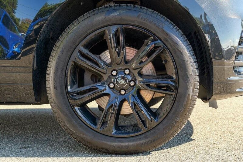 2022 Land Rover Range Rover Velar P250 R-Dynamic S photo 12