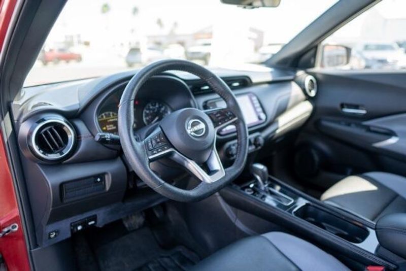 Used 2022 Nissan Kicks SRImage 10