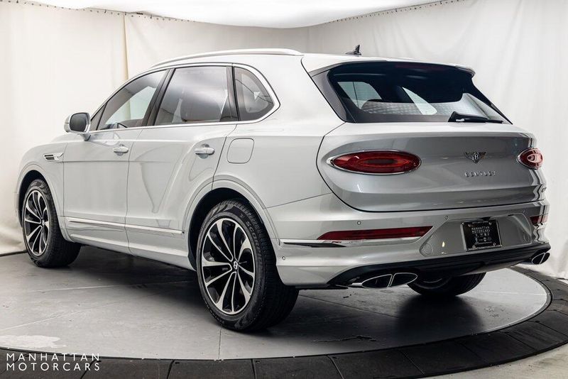 2024 Bentley Bentayga Image 3