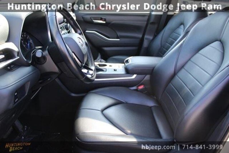 2021 Toyota Highlander Hybrid XLEImage 33