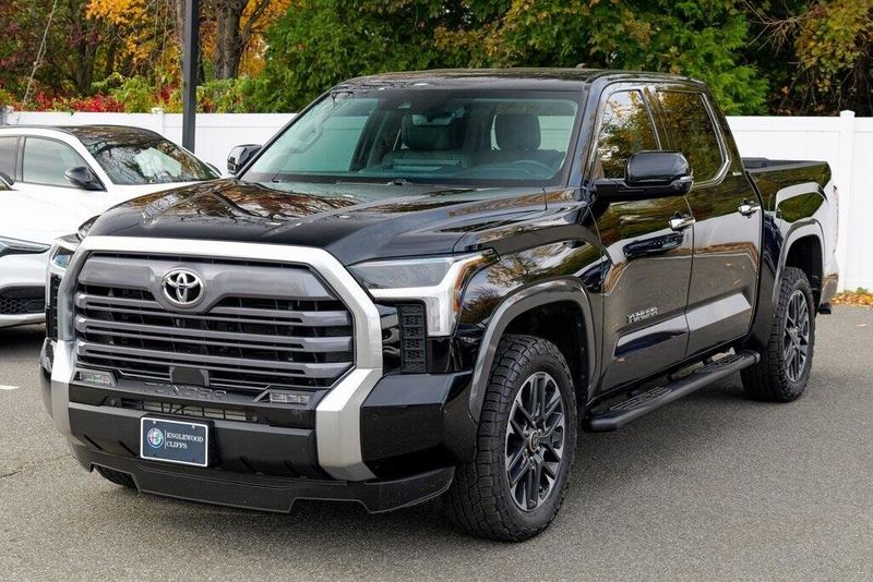 2023 Toyota Tundra Limited photo 3