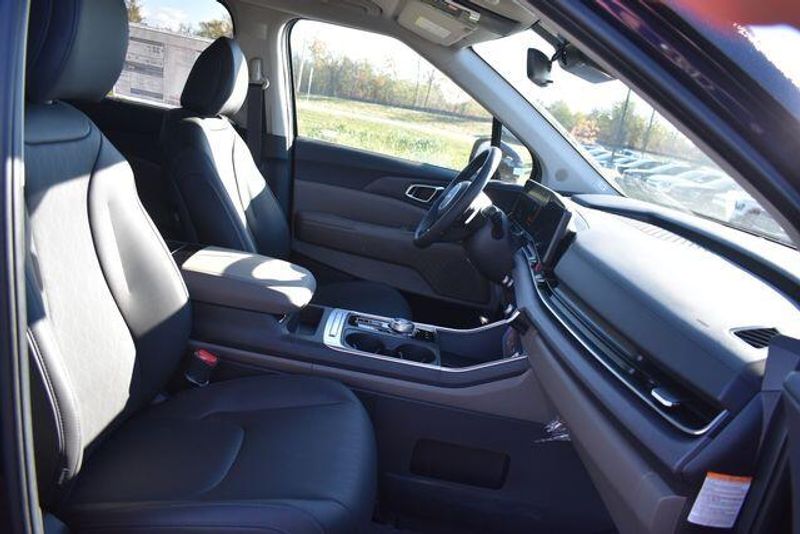 New 2026 Kia Carnival Hybrid EXImage 14