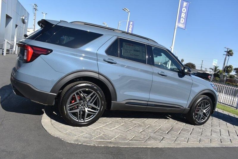 2025 Ford Explorer STImage 2