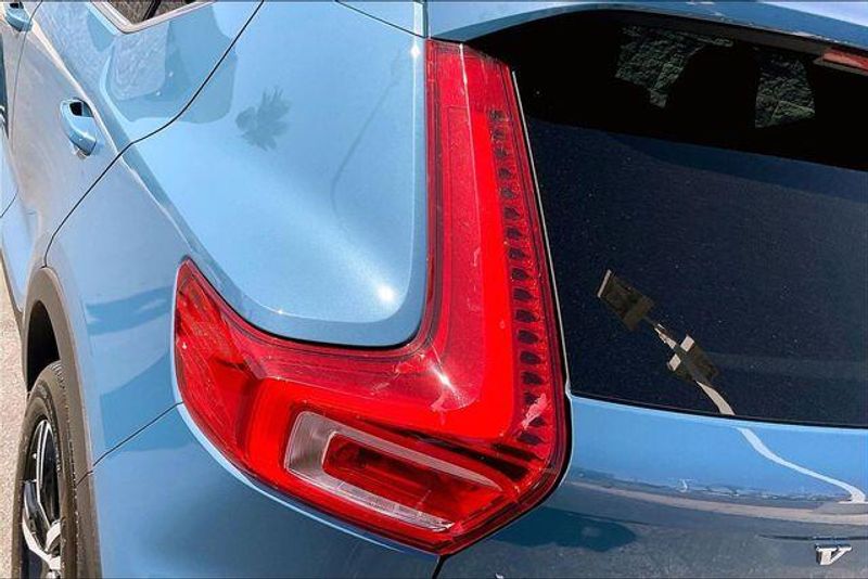 Used 2024 Volvo XC40 B5 CoreImage 27