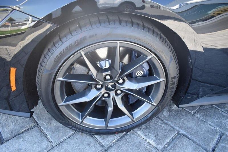 2025 Ford Mustang Dark HorseImage 4
