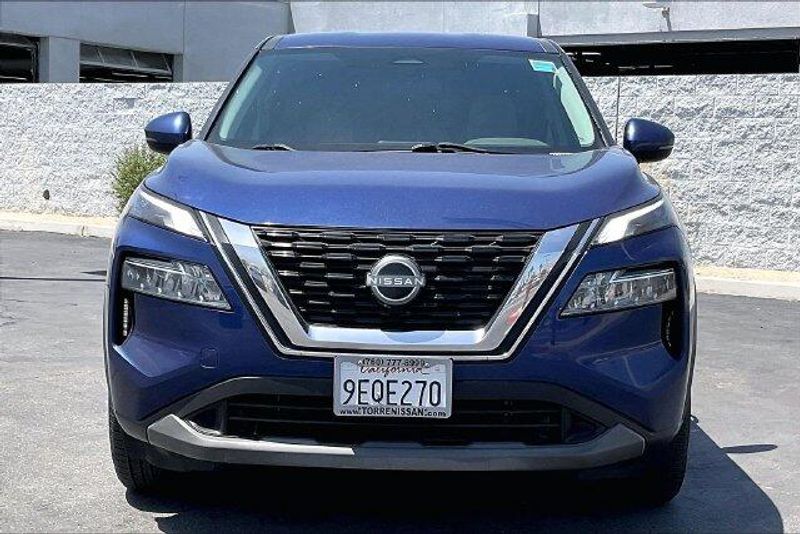 Used 2023 Nissan Rogue SVImage 2