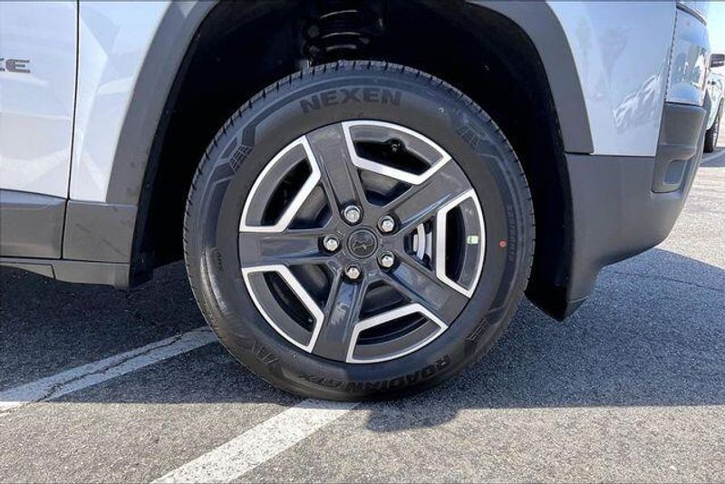 New 2026 Jeep Cherokee Limited 4x4Image 10