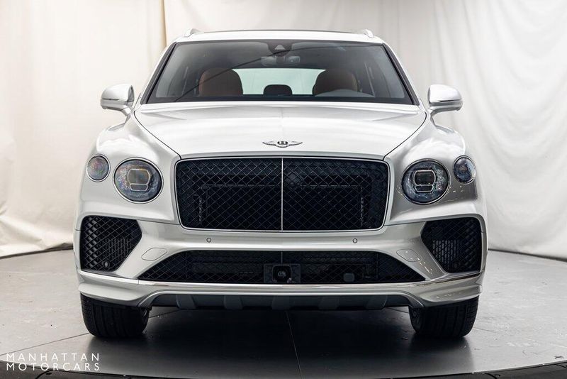 2024 Bentley Bentayga Image 8