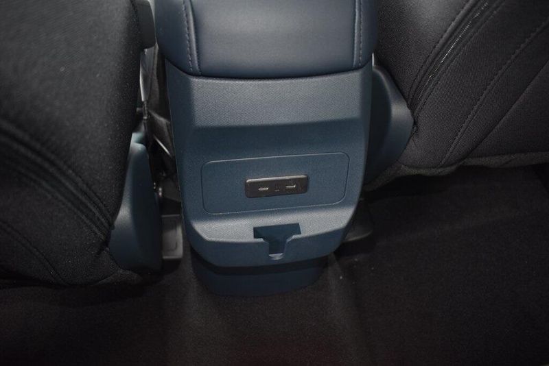 New 2025 Ford Maverick XLImage 8