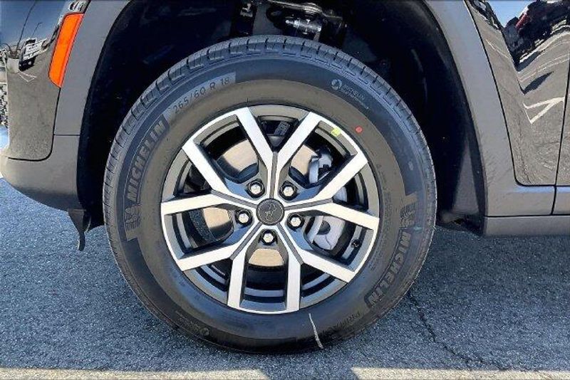 New 2027 Jeep Grand Cherokee Laredo X 4x4Image 10