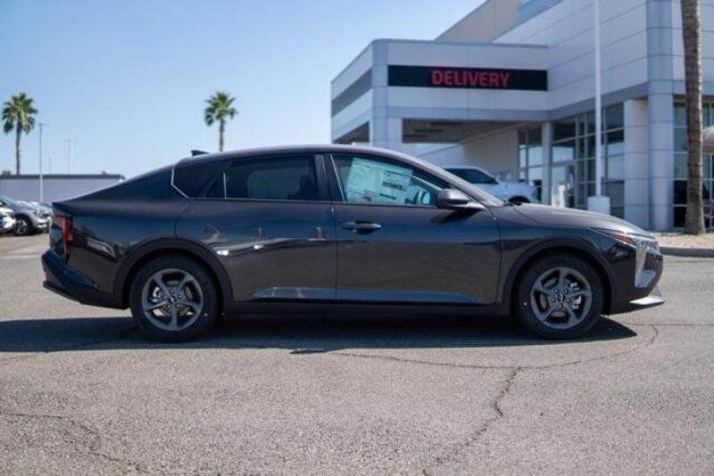 New 2025 Kia K4 LXSImage 8