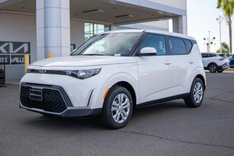 New 2025 Kia Soul LXImage 3