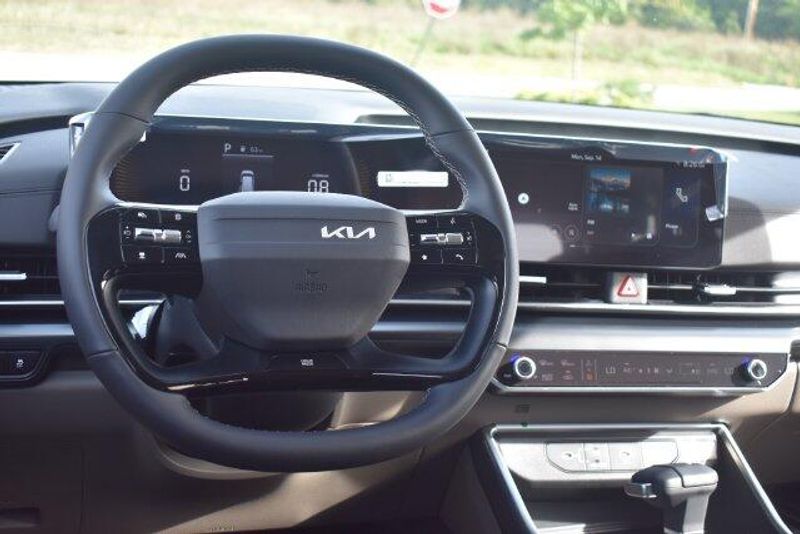 New 2027 Kia Carnival LXSImage 19