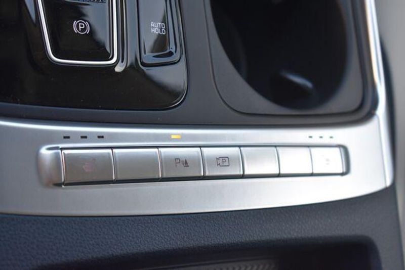 New 2026 Kia Carnival Hybrid EXImage 25