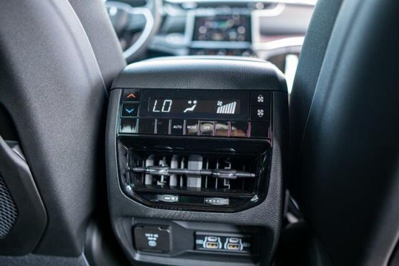 2025 Jeep Grand Cherokee L Altitude XImage 16