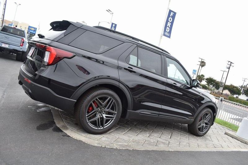 New 2025 Ford Explorer ST-LineImage 2