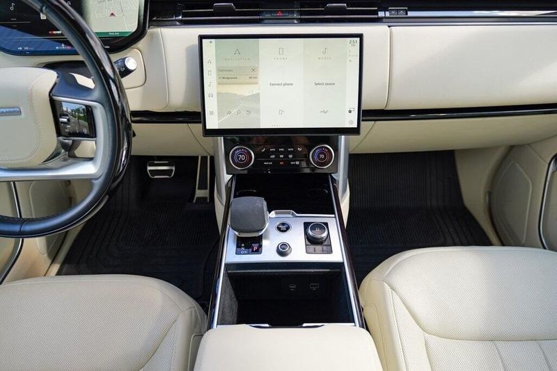 2023 Land Rover Range Rover SE photo 40