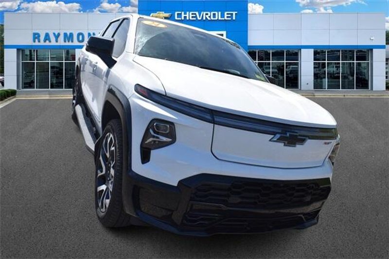 2024 Chevrolet Silverado EV RSTImage 9