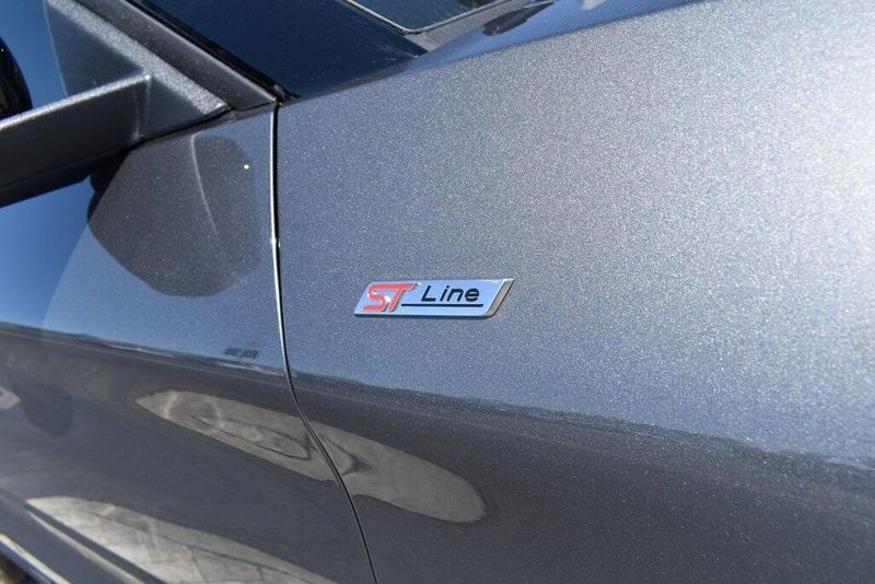 2025 Ford Explorer ST-LineImage 5