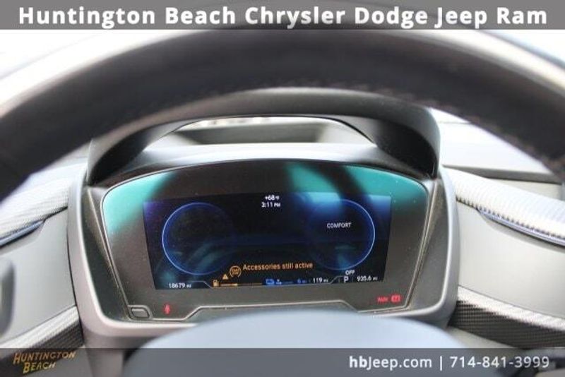 2019 BMW i8 BaseImage 24