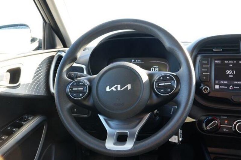 Used 2023 Kia Soul LXImage 16