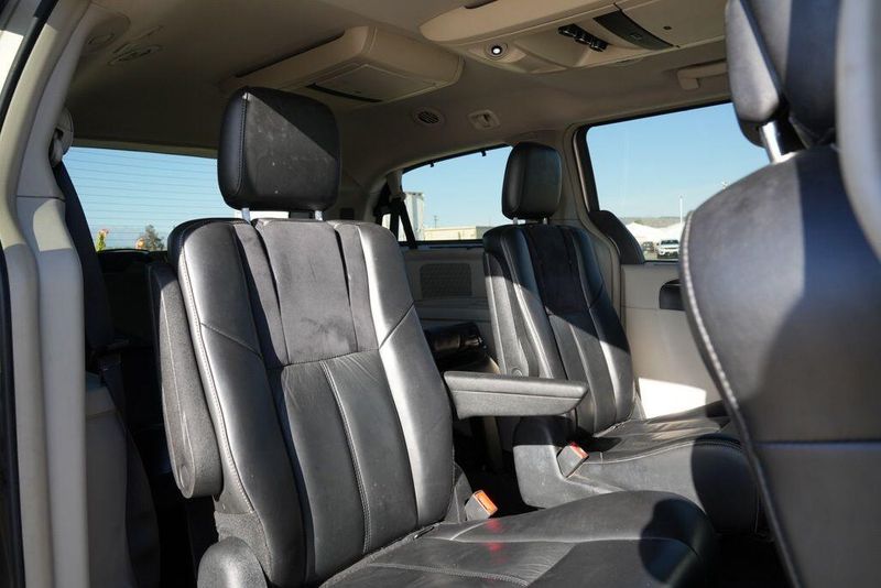 Used 2012 Chrysler Town & Country LimitedImage 16