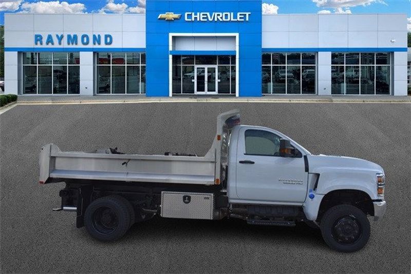 2024 Chevrolet Silverado 6500HD 1WTImage 2