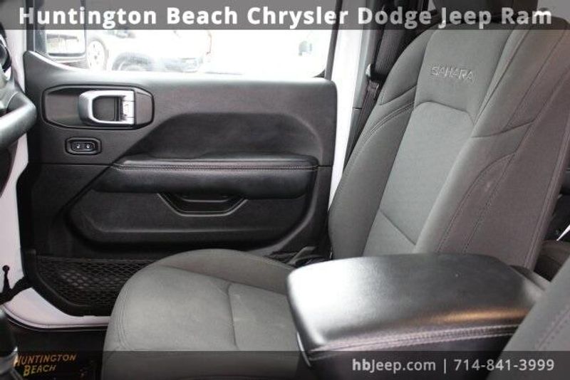 2022 Jeep Wrangler Unlimited SaharaImage 32