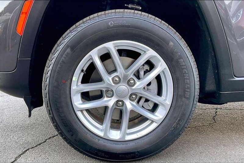 New 2025 Jeep Grand Cherokee Laredo X 4x4Image 10