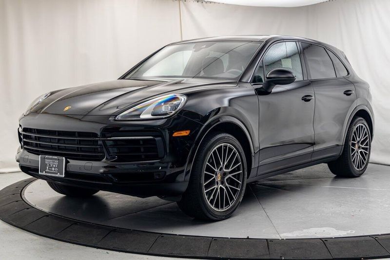 2021 Porsche Cayenne BaseImage 1