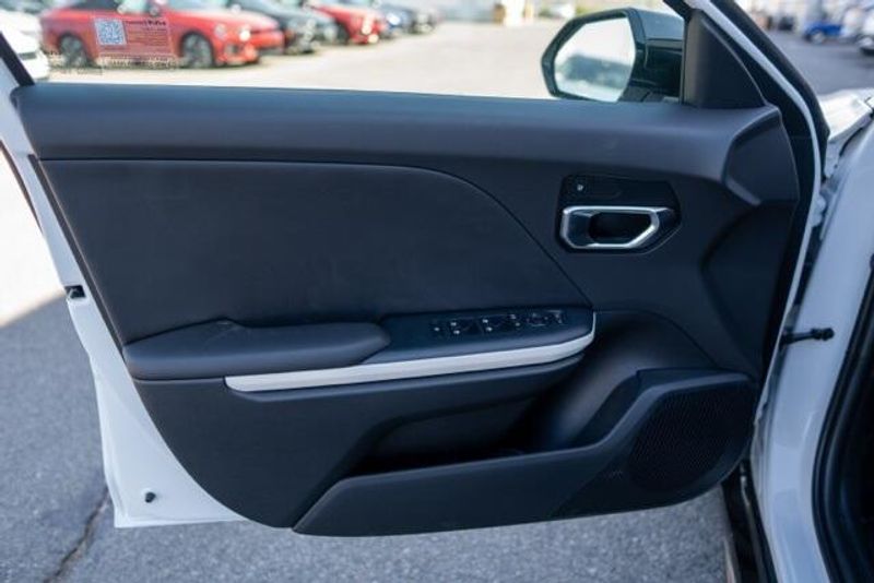 New 2025 Kia K4 GT-LineImage 11