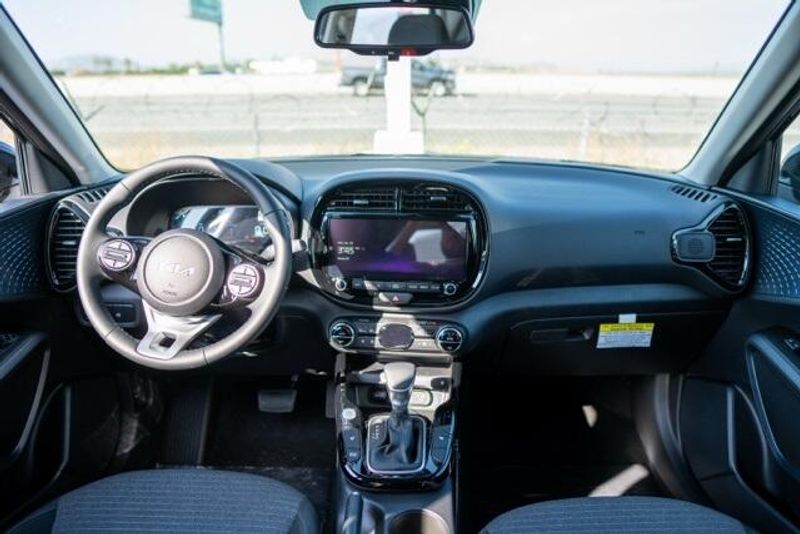 2025 Kia Soul LXImage 11