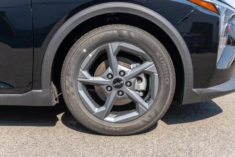 New 2025 Kia K4 LXSImage 9