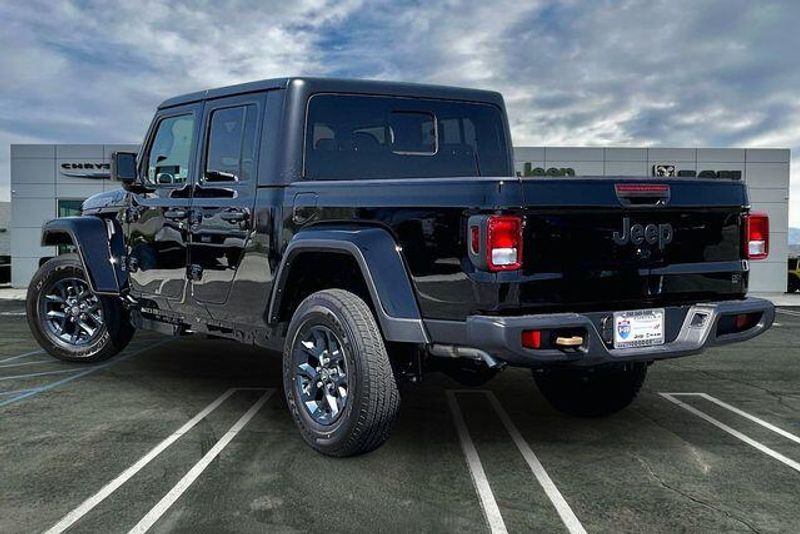 New 2026 Jeep Gladiator 85th Anniversary Edition 4x4Image 2