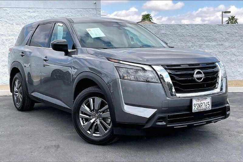 Used 2025 Nissan Pathfinder SImage 12