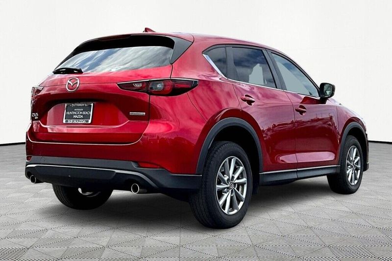 2022 Mazda CX-5 2.5 S Preferred PackageImage 2