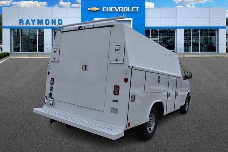 New 2025 Chevrolet Express 3500 Work VanImage 4