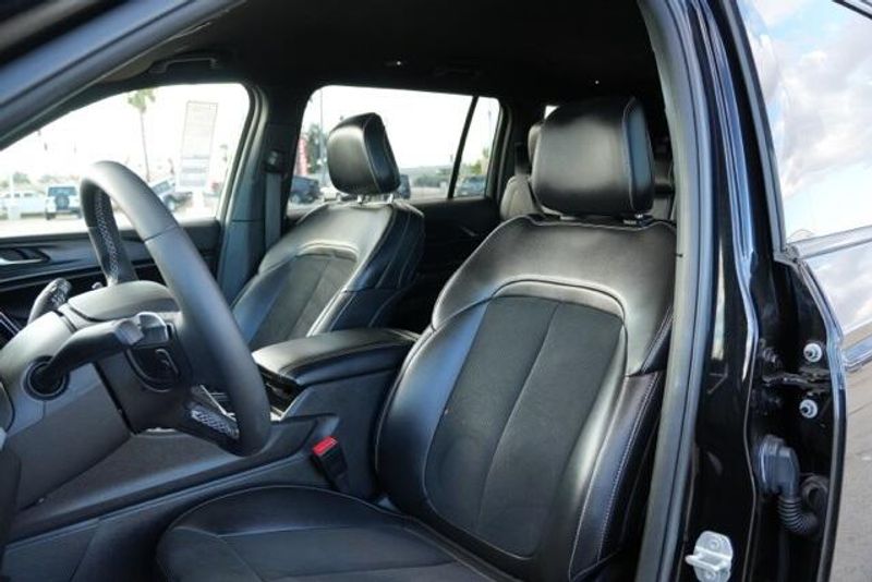 Used 2024 Jeep Grand Cherokee L AltitudeImage 12