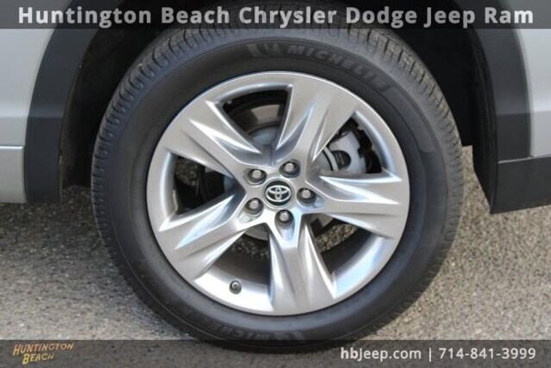 2016 Toyota Highlander LimitedImage 8