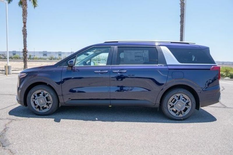 New 2026 Kia Carnival Hybrid EXImage 4
