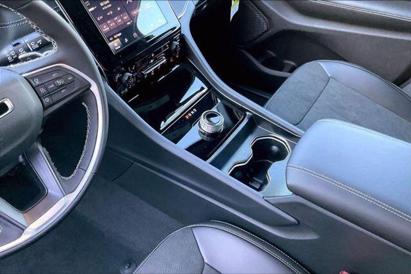 New 2025 Jeep Grand Cherokee L Altitude 4x2Image 7